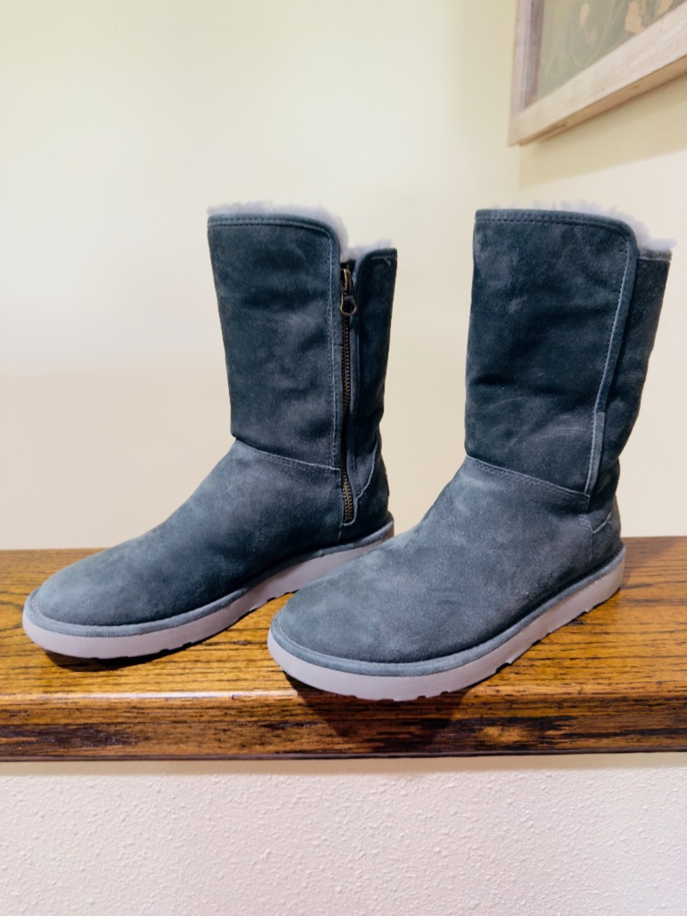 UGG Abree Boot (with zipper)